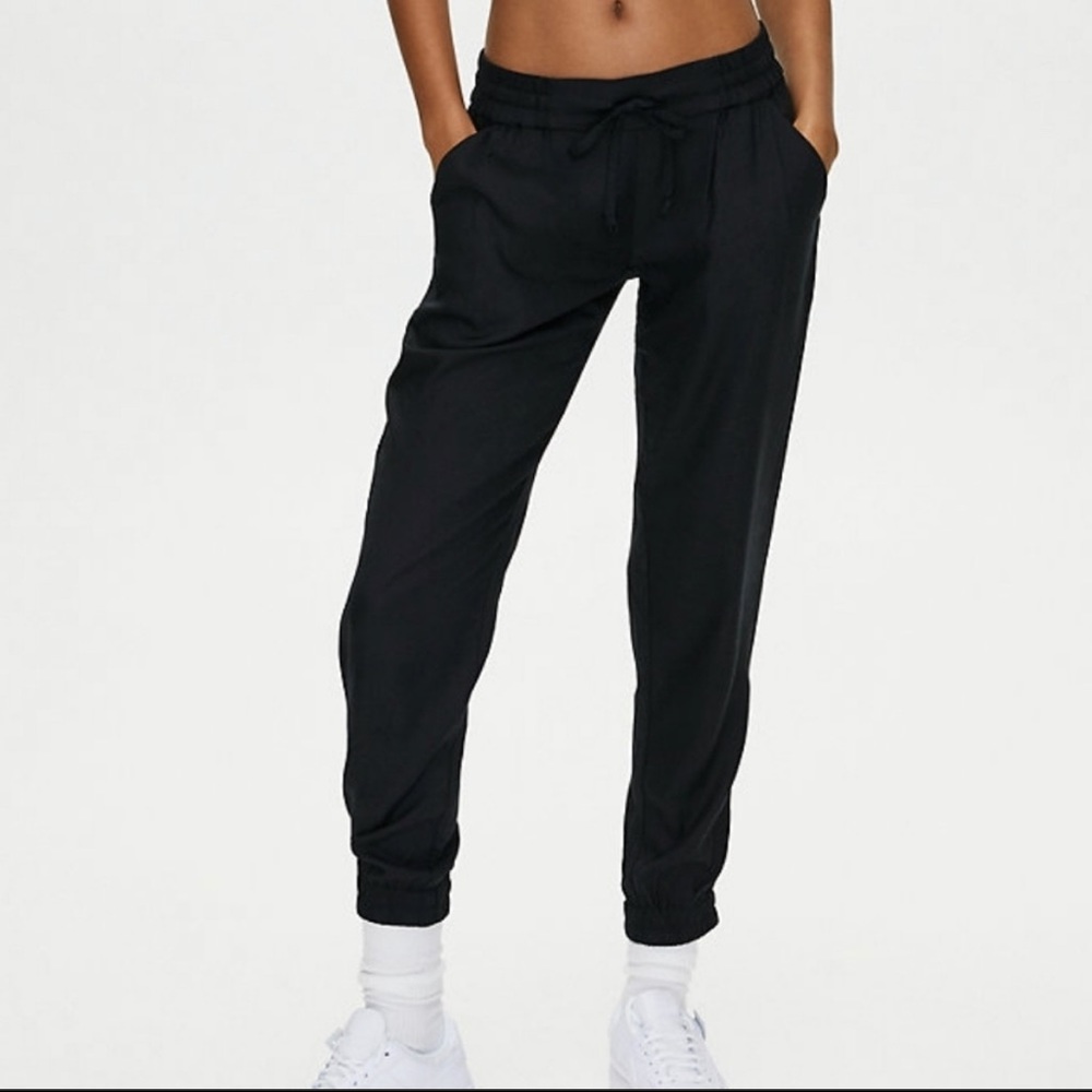 Aritzia Sunday Best Black Joggers